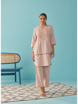 Lakshita - Solid Peach Textured Kurta with Schiffli & Lace Work (Set of 2)