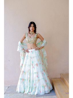 FORAM PATEL - White Printed Tiered Lehenga with Embroidered Blouse and Dupatta (Set of 3)
