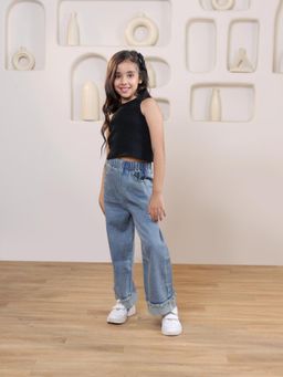 SHORGUL - Black Ribbed Crop Top With Denim Jeans
