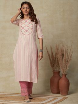 FASHOR - Printed Sequins Embroidered Kurta - Cream And Pink