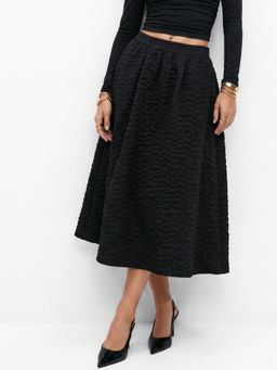 Outzidr - Black Low Waist Textured Flared Skirt