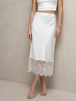 Outzidr - White Lace Hem Satin Skirt