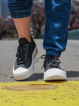 Xtep - Women Lace-Up Black Classic Sneakers