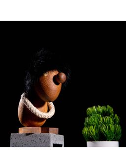 Gibox - Tribal Chief Miniature Vintage Decoration Figurine with Black Hair Wooden Showpiece