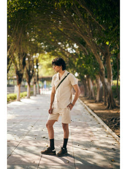 CRIMSOUNE CLUB - Men Beige Jacquard Knitted Shorts