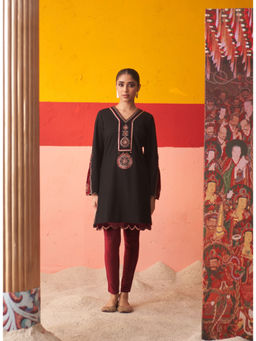 Lakshita - Black Women Woollen Kurta With Velvet Inserts And Zari Work
