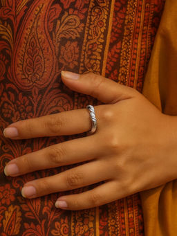 Digital Dress Room - Silver-Plated Knotted Adjustable Elegant Finger Ring for Women