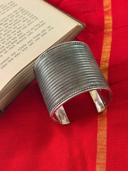 Niska - Zia Embossed Silver Oxidized Cuff