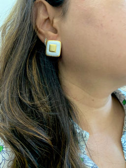 AMOSSH - Vintage Polish White Studs