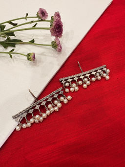 Niska - Off White Pearls Twinkle Silver Earrings