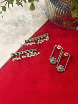 Niska - Silver Halo Hug Earrings (Pack of 2)