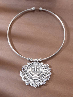 Niska - Saras Silver Necklace