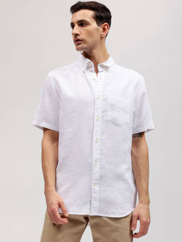 GANT - Men White Solid Button-down Collar Short Sleeves Shirt