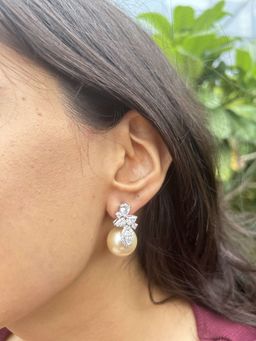 PRATA - Pearlescent Bloom White Earrings