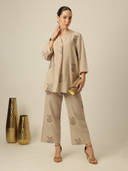 Beige color option, Currently selected