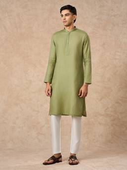 Manyavar - Men Green Textured Cotton Kurta with Pyjama