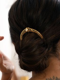 Shaya by CaratLane - Queen of Organising Juda Pin in Gold Plated 925 Silver