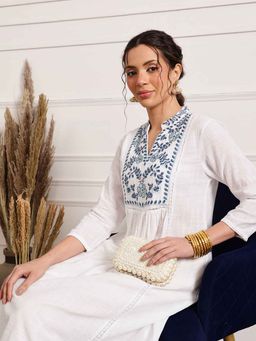 Barara Ethnic - White Embroidered Frost Mandarin Collared Kurta