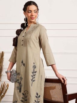 Barara Ethnic - Ivory Embroidered and Pleated Ethnic Mandarin Collared Kurta