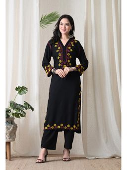 SYRISH - Women Black Floral Embroidered V-Neck Kurta
