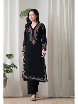 SYRISH - Women Black Floral Embroidered V-Neck Kurta
