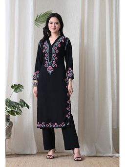 SYRISH - Women Black Floral Embroidered V-Neck Kurta