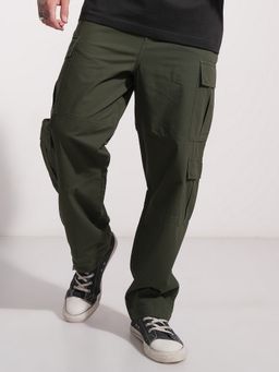 HIGHLANDER - Men Green Loose Fit Solid Cotton Cargo Pant