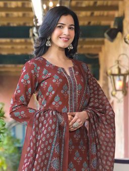 Vaamsi - Women Brown Rayon Blend Floral Printed Straight Kurta Pant & Dupatta (Set of 3)