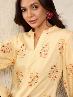 Vaamsi - Women Yellow Cotton Blend Floral Printed Regular Top