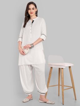 Mera Rang - White Viscose Rayon Solid Mandarin Neck Kurta with Salwar (Set of 2)