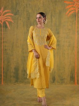 ONEWE INDIA - Rani Hansika Crushed Cotton Embroidered Kurta with Pant and Dupatta (Set of 3)