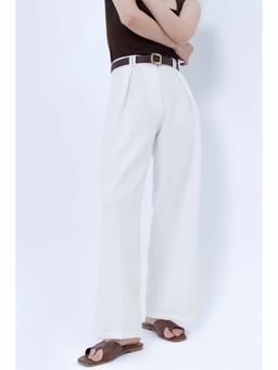 COLOR CAPITAL - Pleated Parallel White Trouser