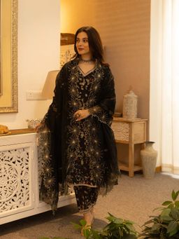 ASRUMO - Black Hand Embroidery Chanderi Kurta with Pant and Dupatta (Set of 3)