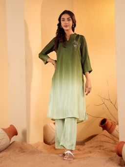 Varanga - Green Mandarin Collar Embellished Kurta with Pant (Set of 2)