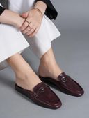 Maroon color option, Currently selected