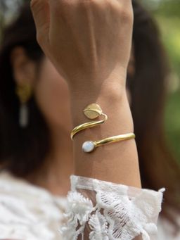 SOUL WORKS - Moonstone Drop Cuff