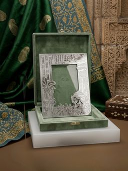 The Home Co - Exquisite Silver-Plated Shahi Baraat Photo Frame with Velvet Gift Box