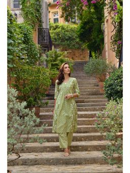 NEERU'S - Green Printed Straight Kurta with Pant (Set of 2)