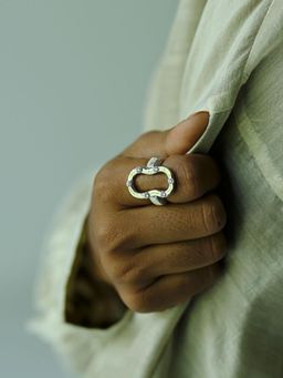 ESME - White The Gesture Ring