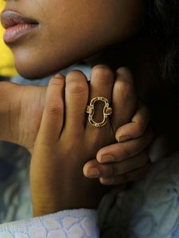 ESME - White The Gesture Ring