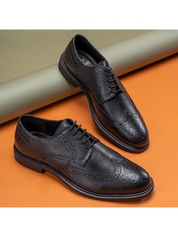 Red Tape - Men Solid Black Formal Brogues