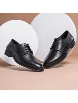 Red Tape - Men Solid Black Formal Brogues