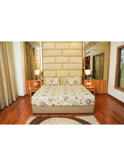 Videksha Home & Lifestyle - Golden Paradise Bedsheet (King)