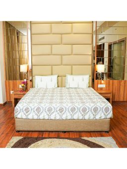 Videksha Home & Lifestyle - Gradient Garden Bedsheet (King)
