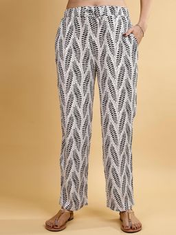 SOIE - Womens White Pocket Supersoft Rayon Printed Pyjama