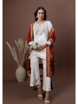 Doree By Rinkie - Women Velvet White Embroidered Kurta with Pant and Dupatta