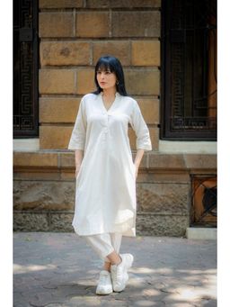NUCHIC - Women Ivory Cotton Kurta with Pant