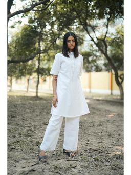 NUCHIC - Women White Kurta with Pant