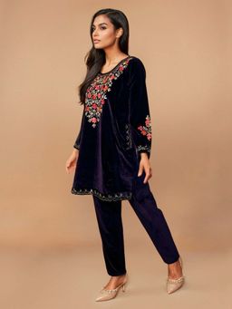 trueBrowns - Purple Velvet Embroidered Kurti with Pant (Set of 2)