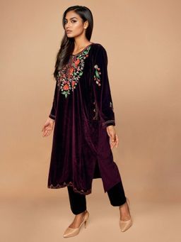 trueBrowns - Purple Velvet Embroidered Kurta with Pant (Set of 2)